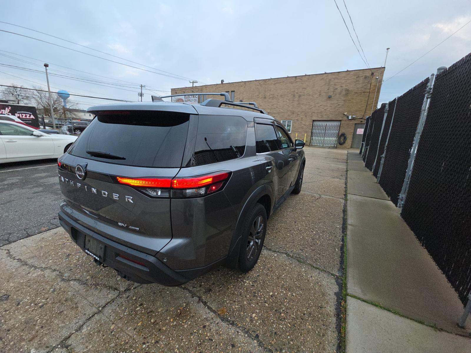 2022 Nissan Pathfinder SV AWD