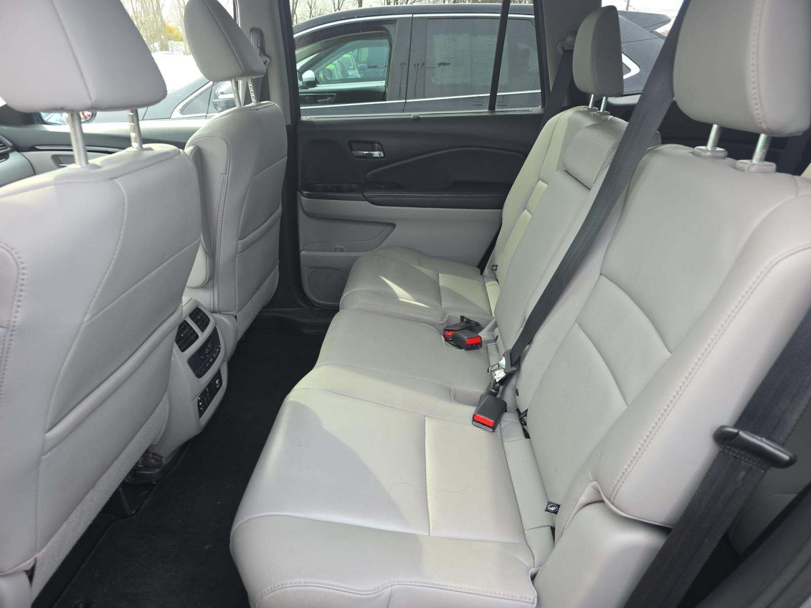 2018 Honda Pilot Touring FWD
