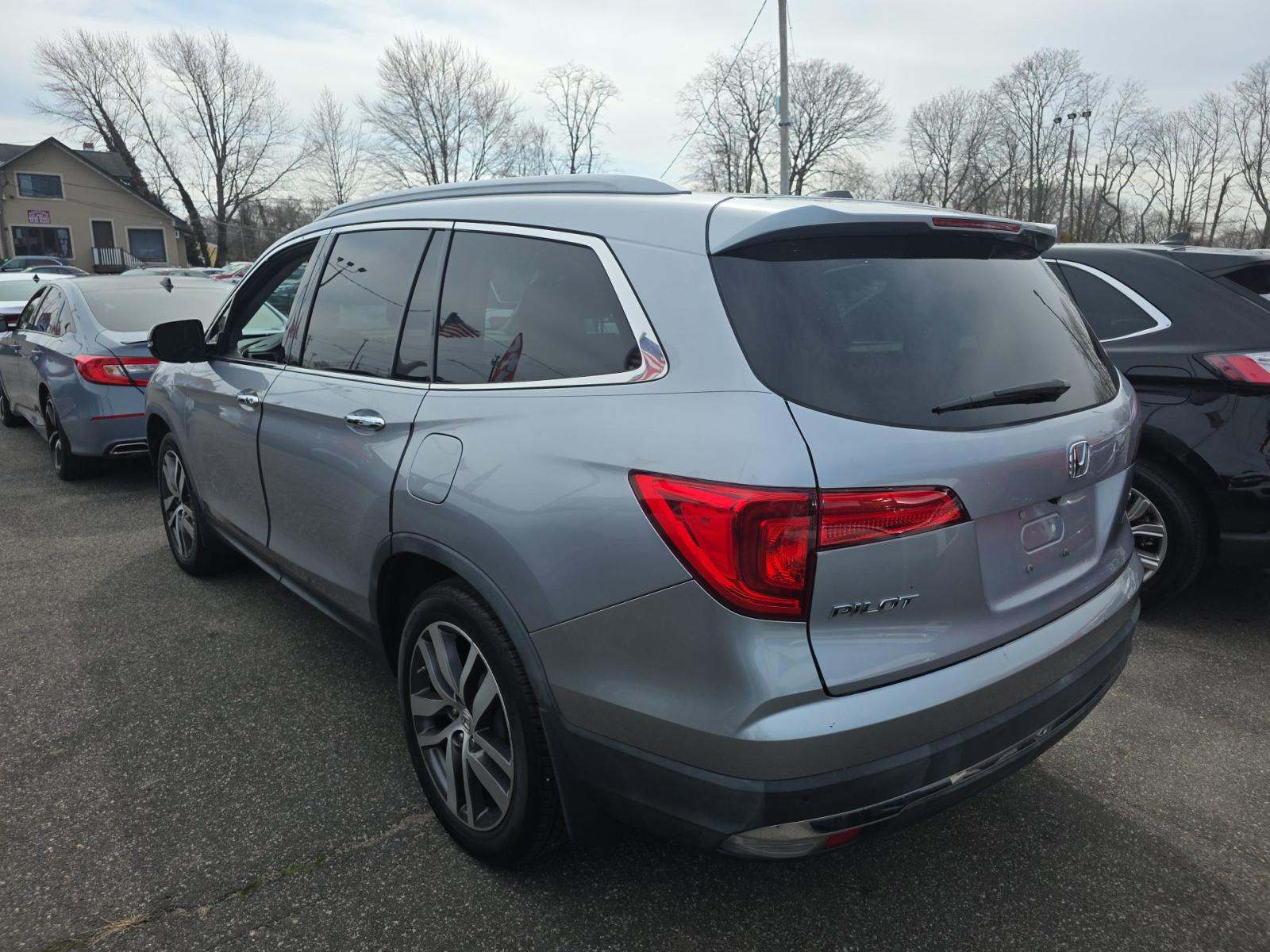 2018 Honda Pilot Touring FWD