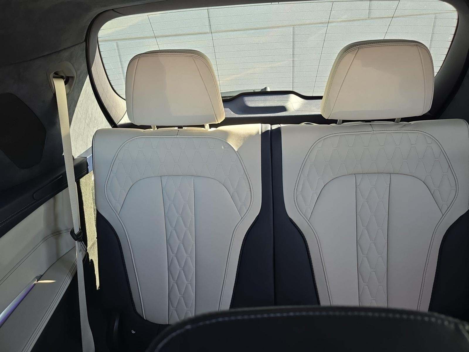 2022 BMW X7 M50i AWD