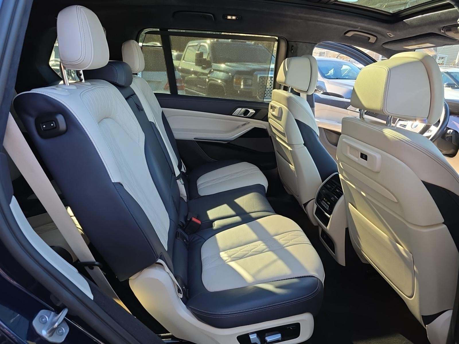 2022 BMW X7 M50i AWD