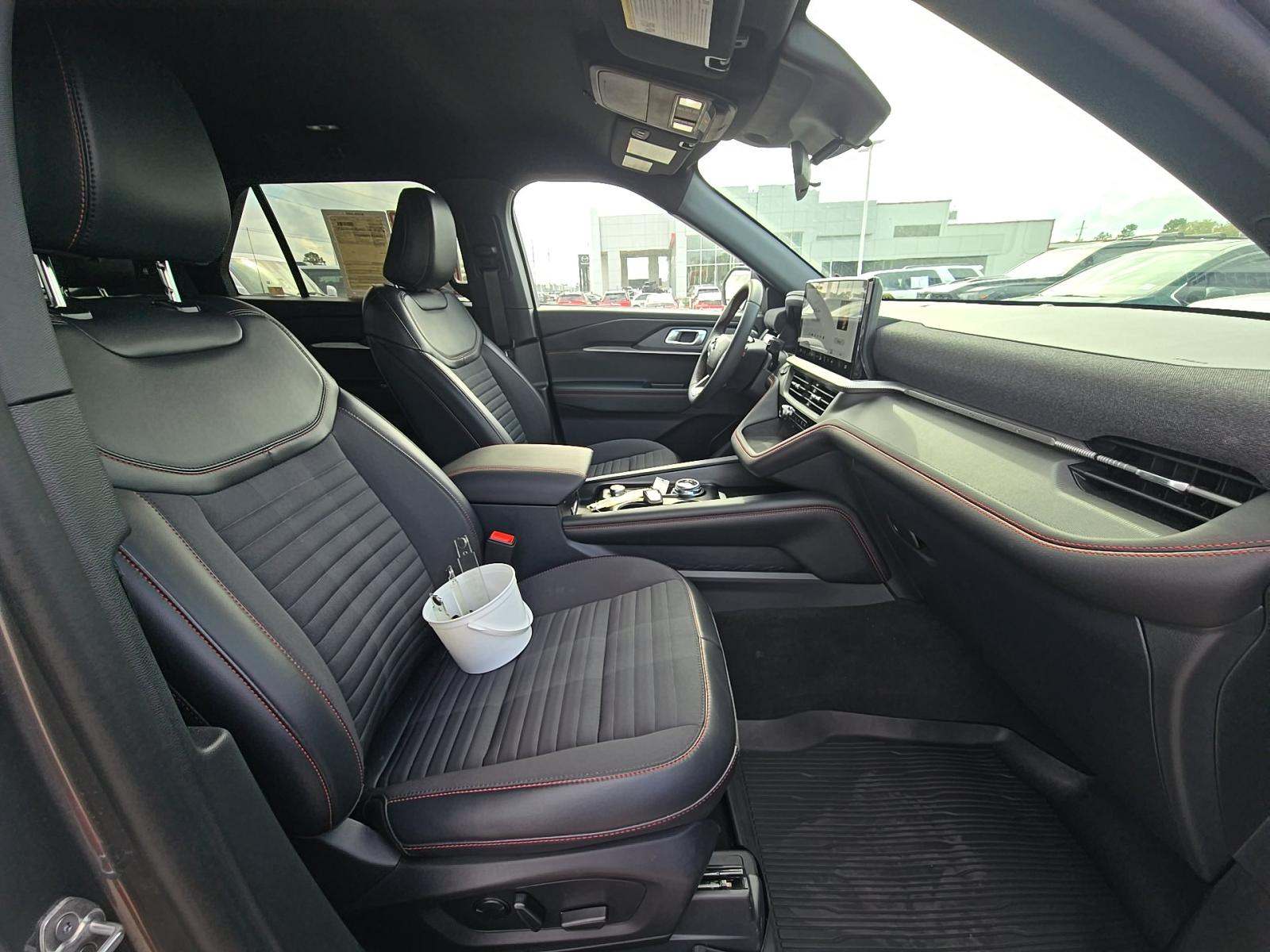 2025 Ford Explorer ST-Line AWD