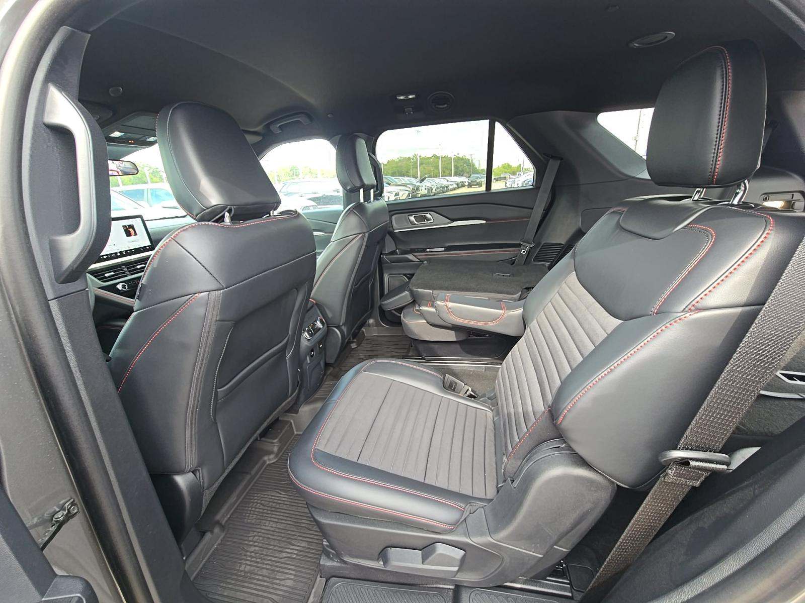 2025 Ford Explorer ST-Line AWD