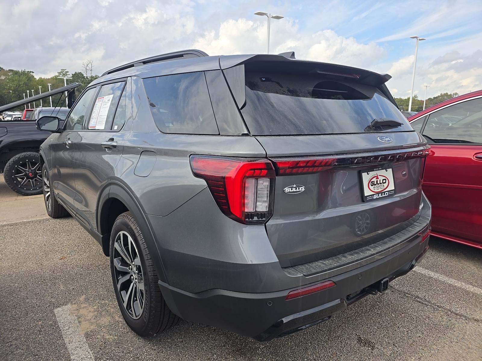 2025 Ford Explorer ST-Line AWD