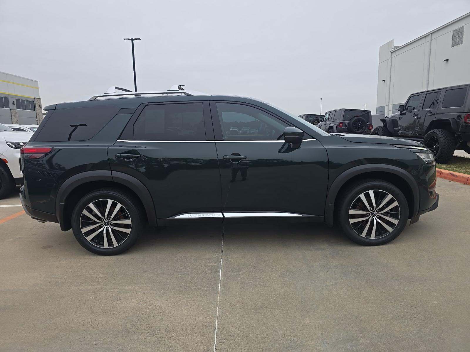 2023 Nissan Pathfinder Platinum FWD