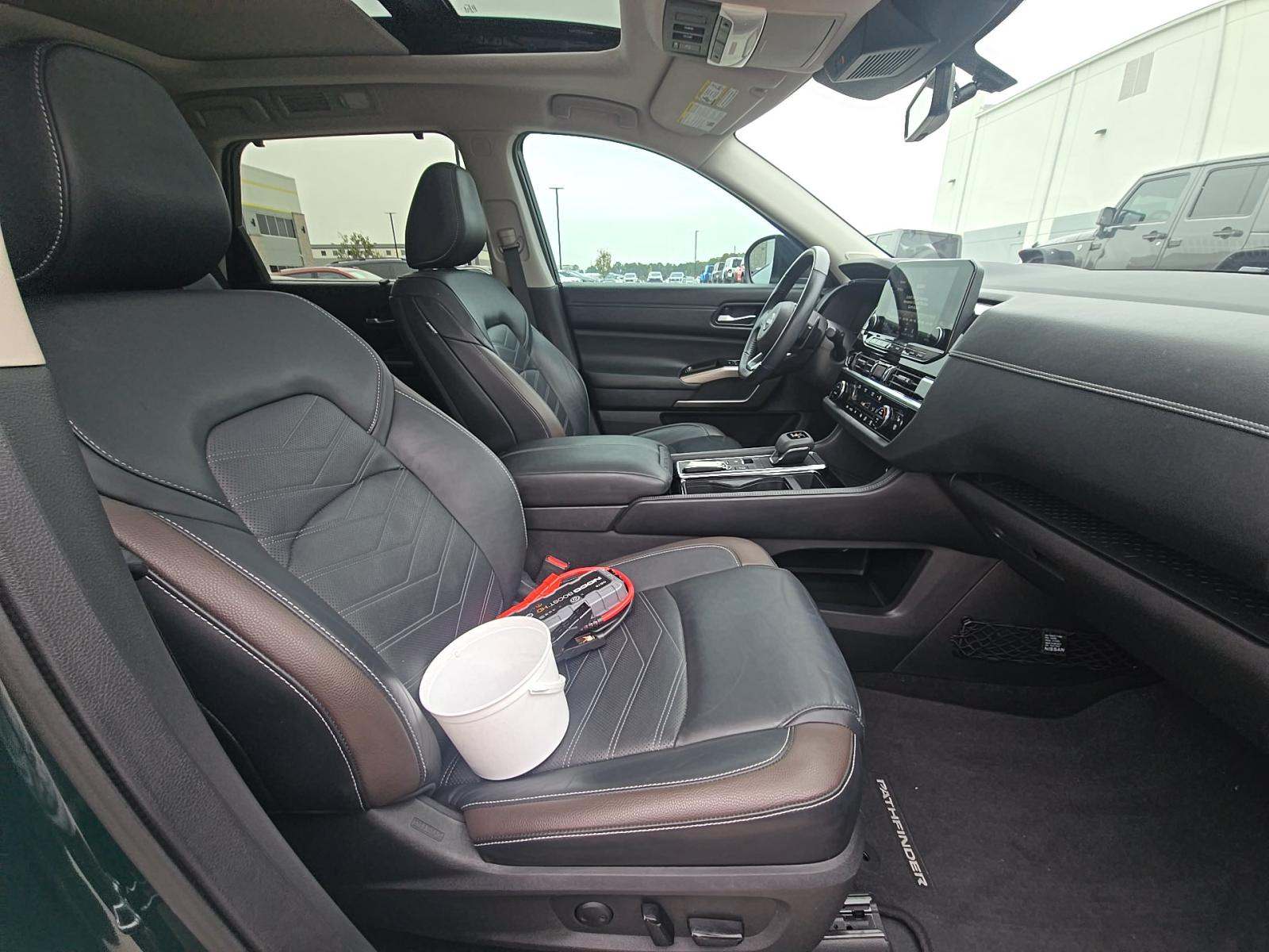 2023 Nissan Pathfinder Platinum FWD