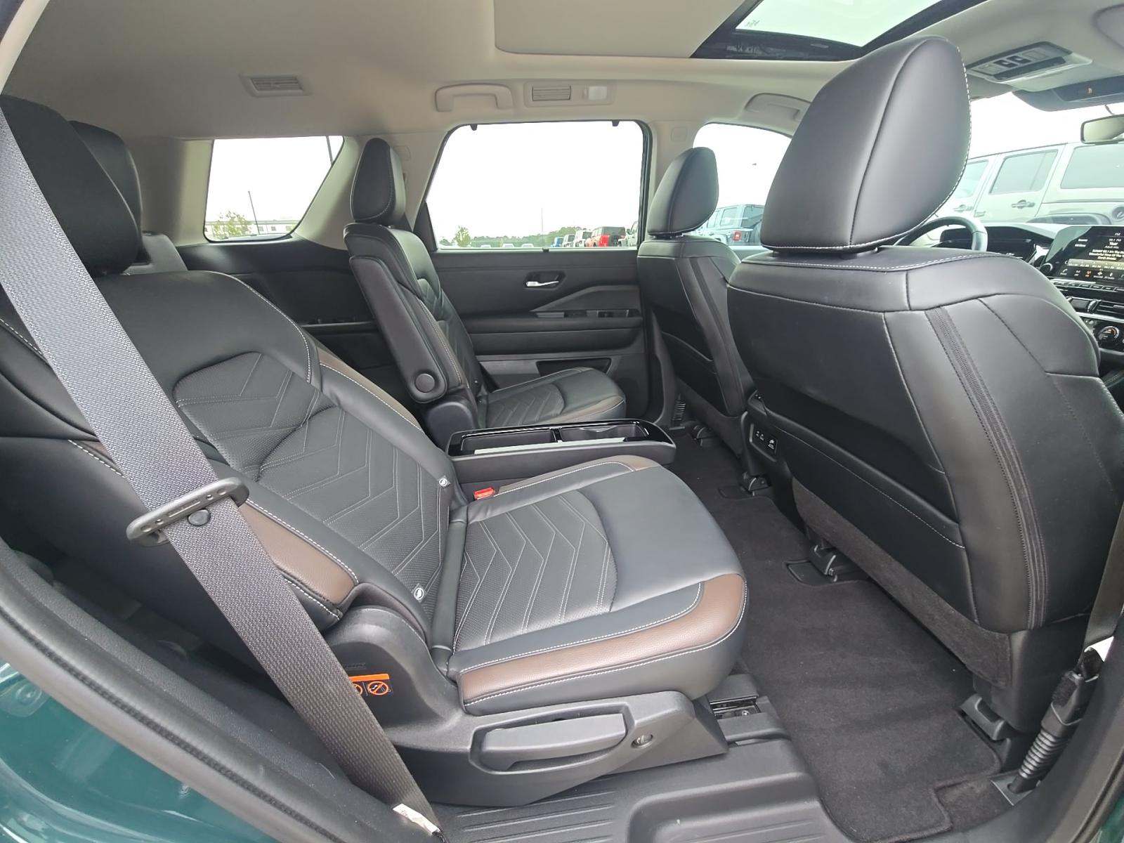 2023 Nissan Pathfinder Platinum FWD