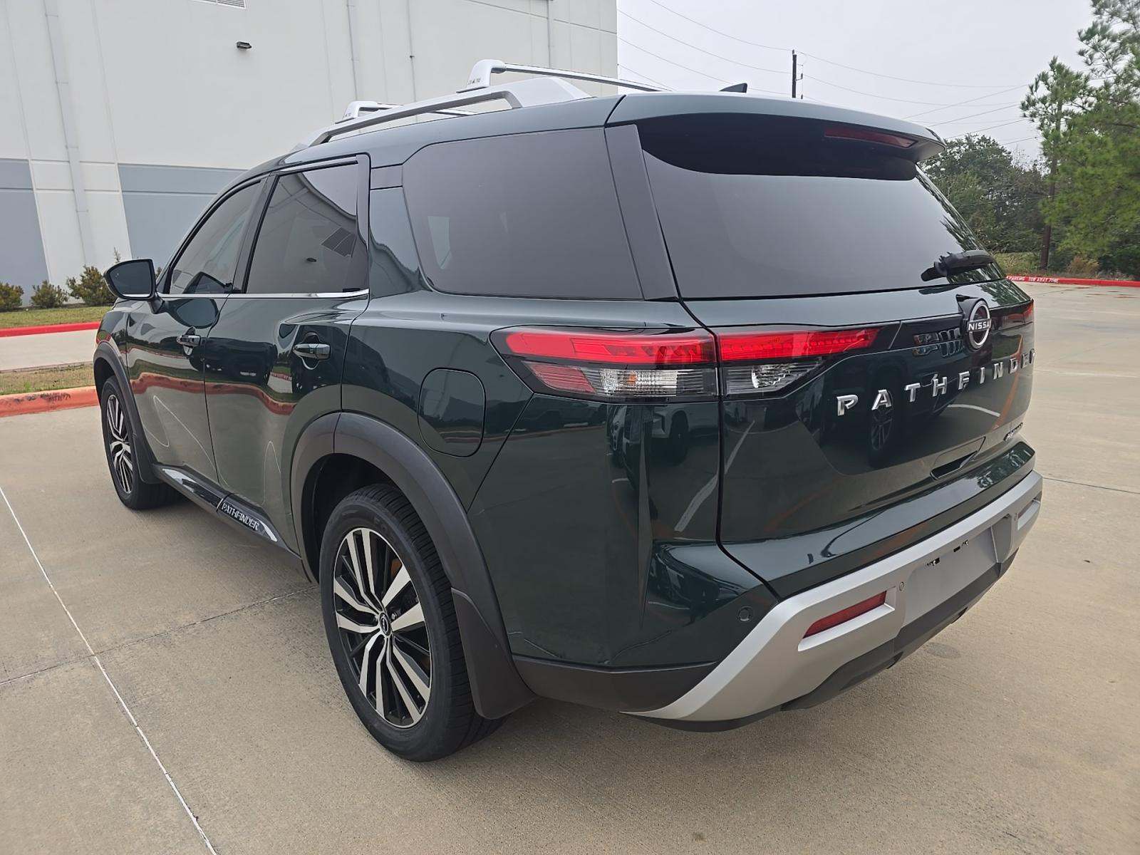 2023 Nissan Pathfinder Platinum FWD