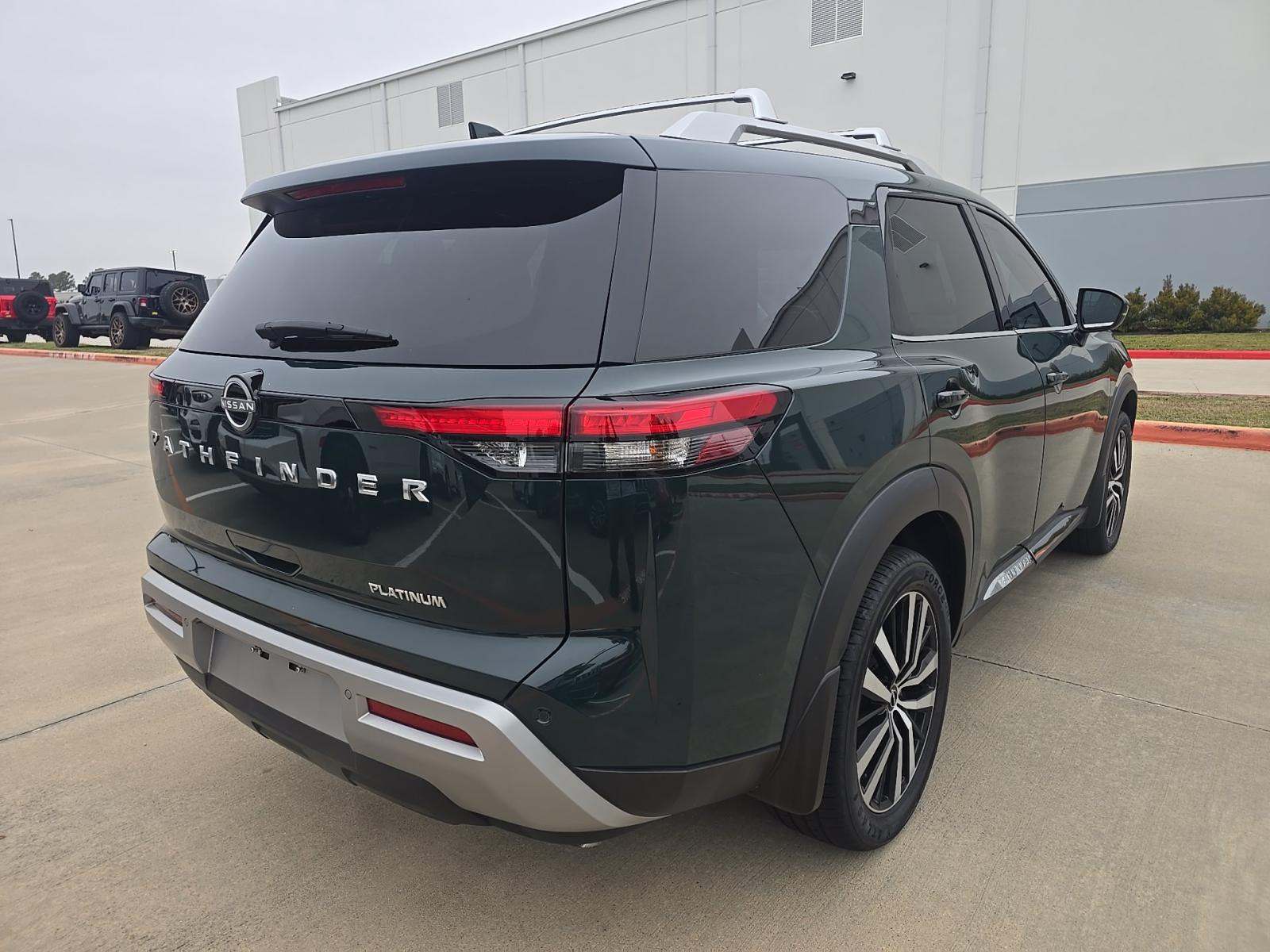 2023 Nissan Pathfinder Platinum FWD