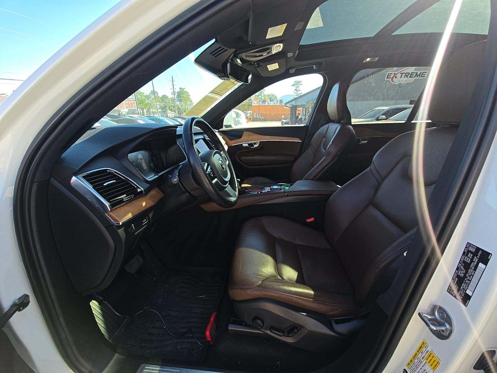 2022 Volvo XC90 T6 Momentum AWD