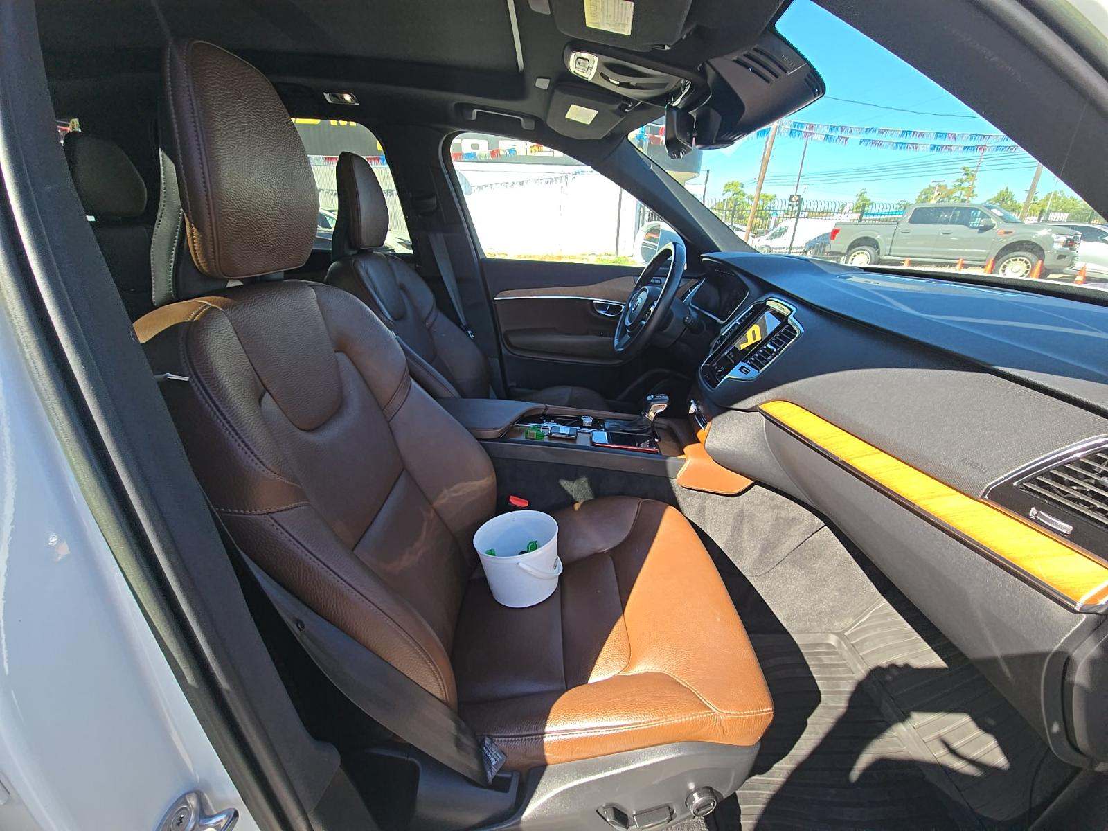 2022 Volvo XC90 T6 Momentum AWD