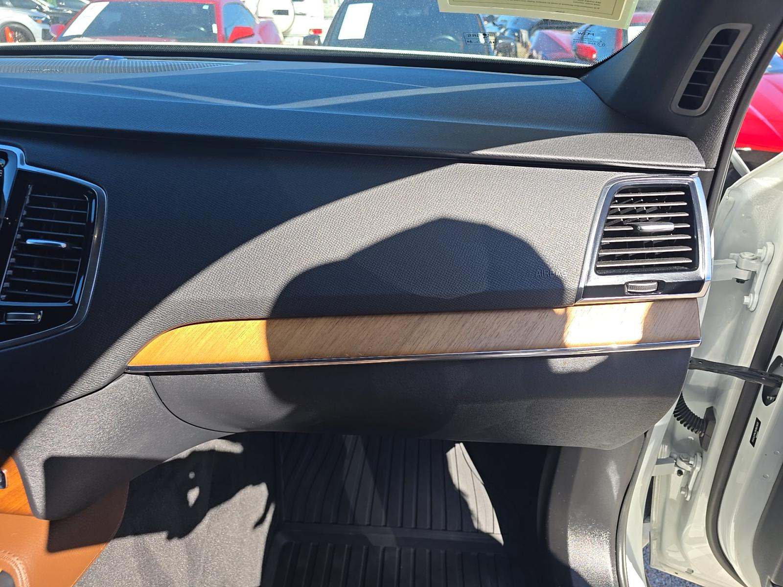 2022 Volvo XC90 T6 Momentum AWD