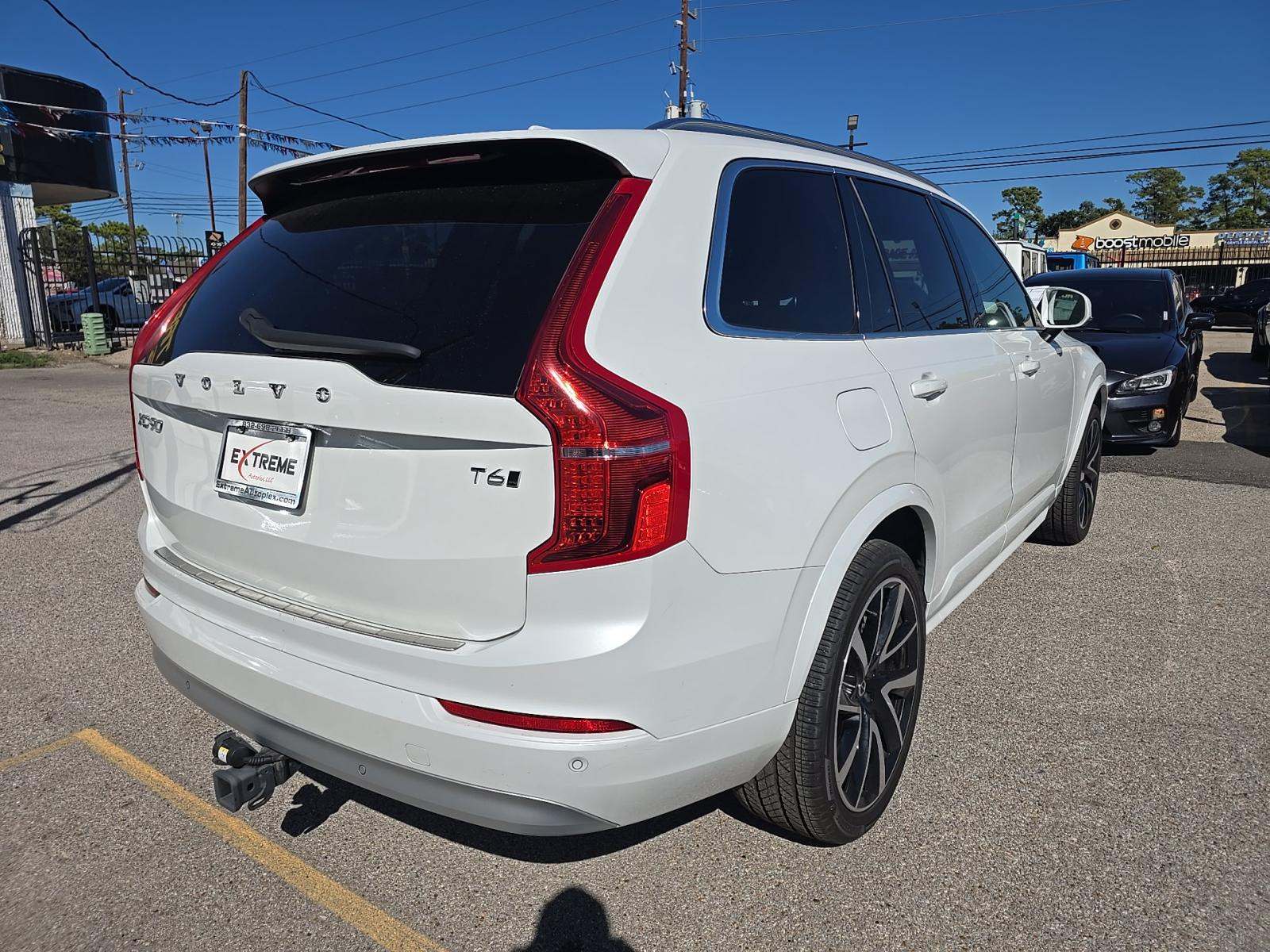 2022 Volvo XC90 T6 Momentum AWD