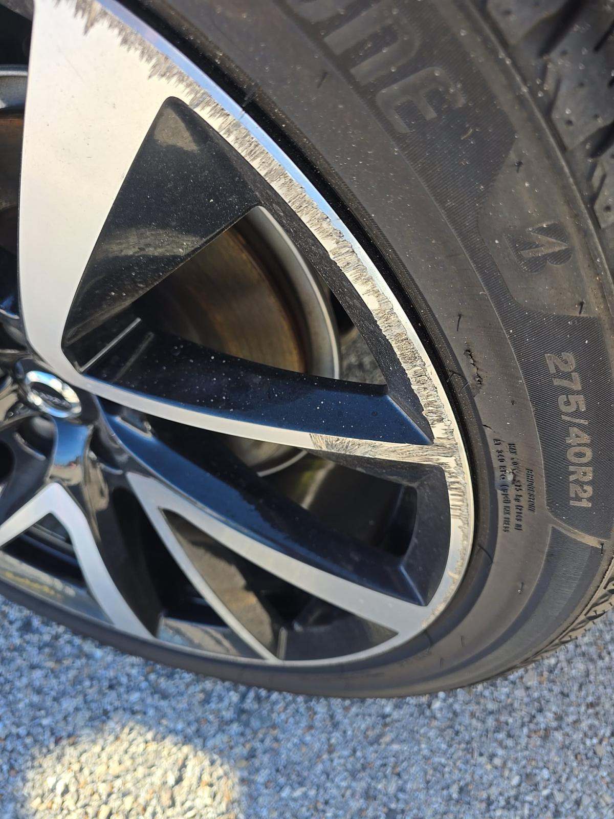 2022 Volvo XC90 T6 Momentum AWD