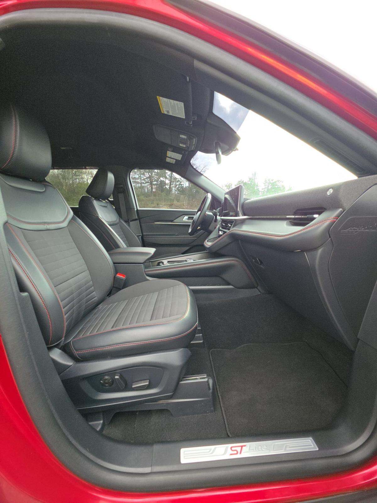 2025 Ford Explorer ST-Line RWD