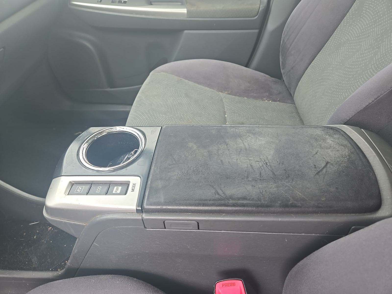 2013 Toyota Prius v Two FWD