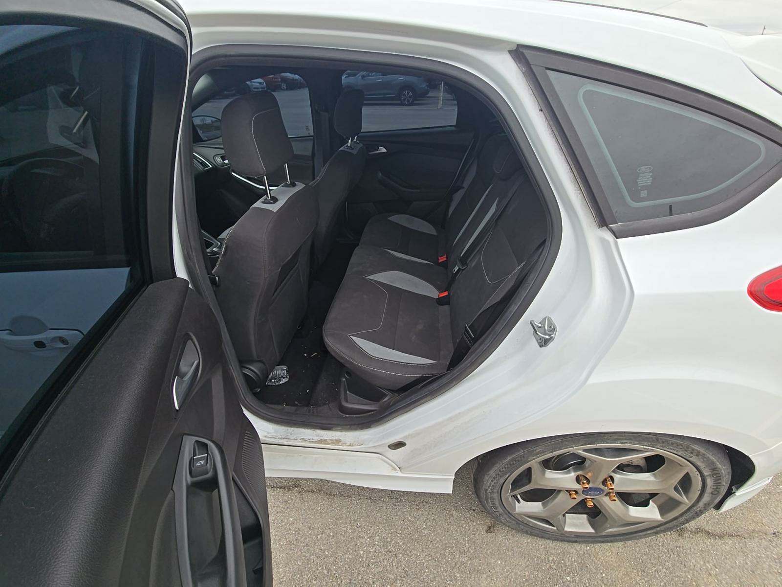 2017 Ford Focus ST FWD