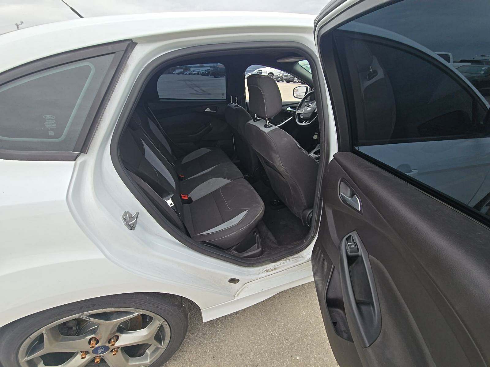 2017 Ford Focus ST FWD