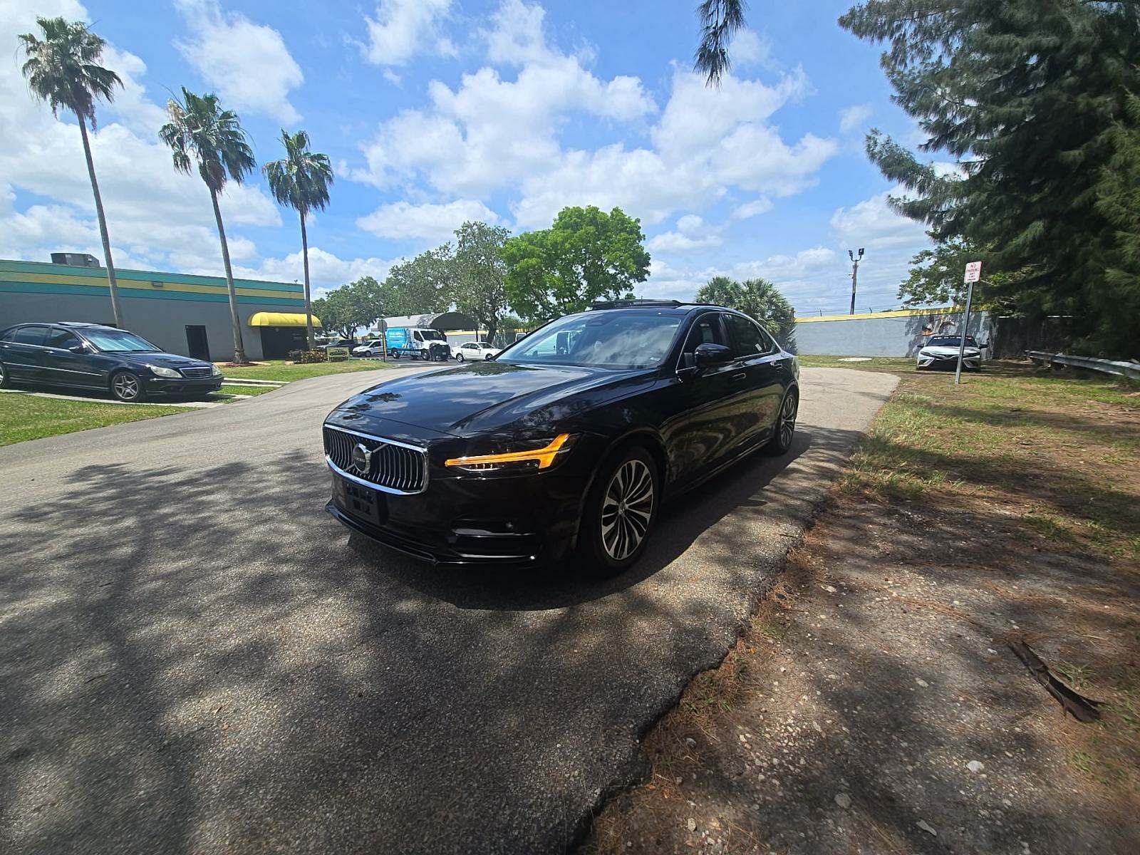 2022 Volvo S90 B6 Momentum AWD