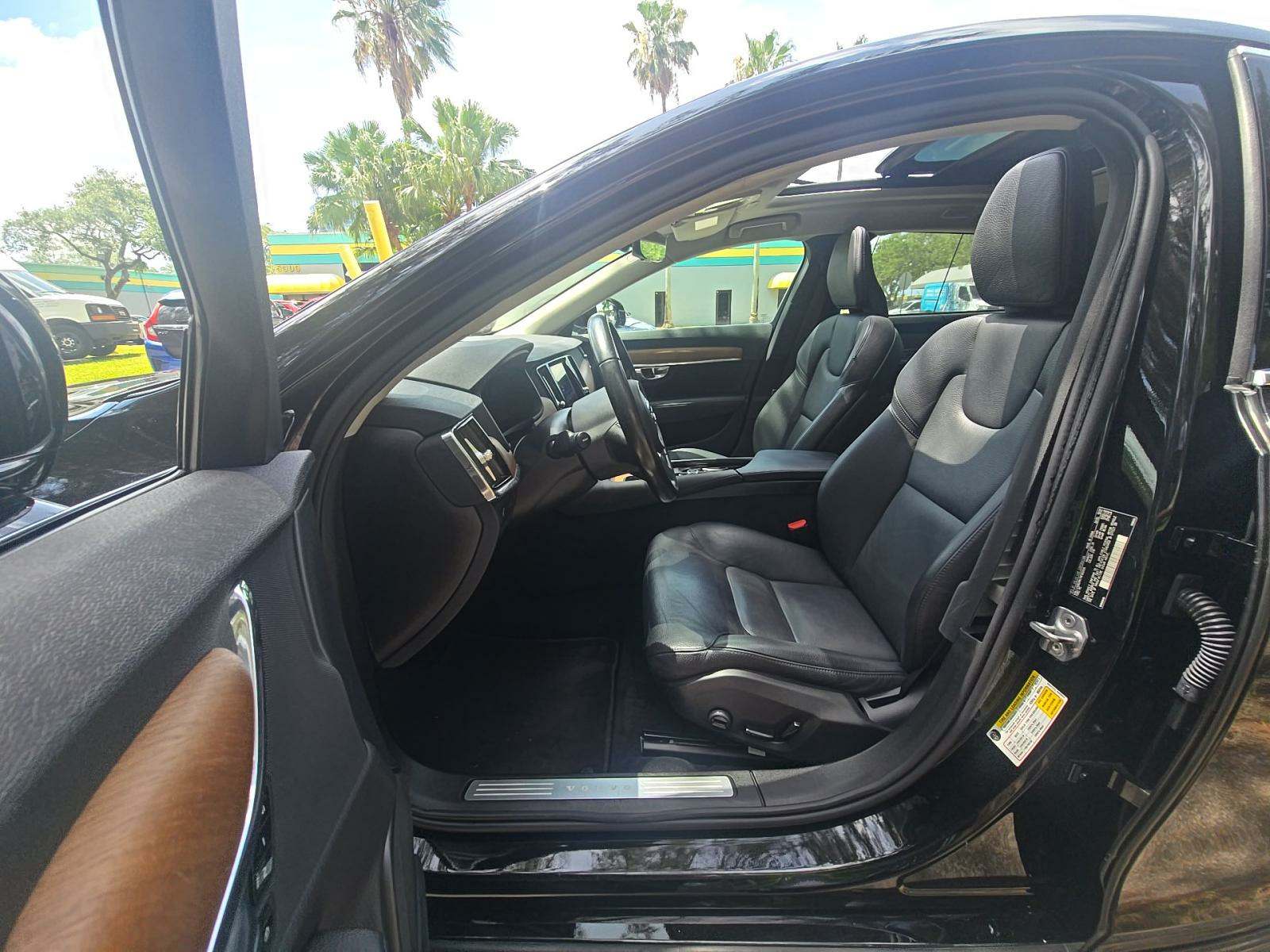 2022 Volvo S90 B6 Momentum AWD