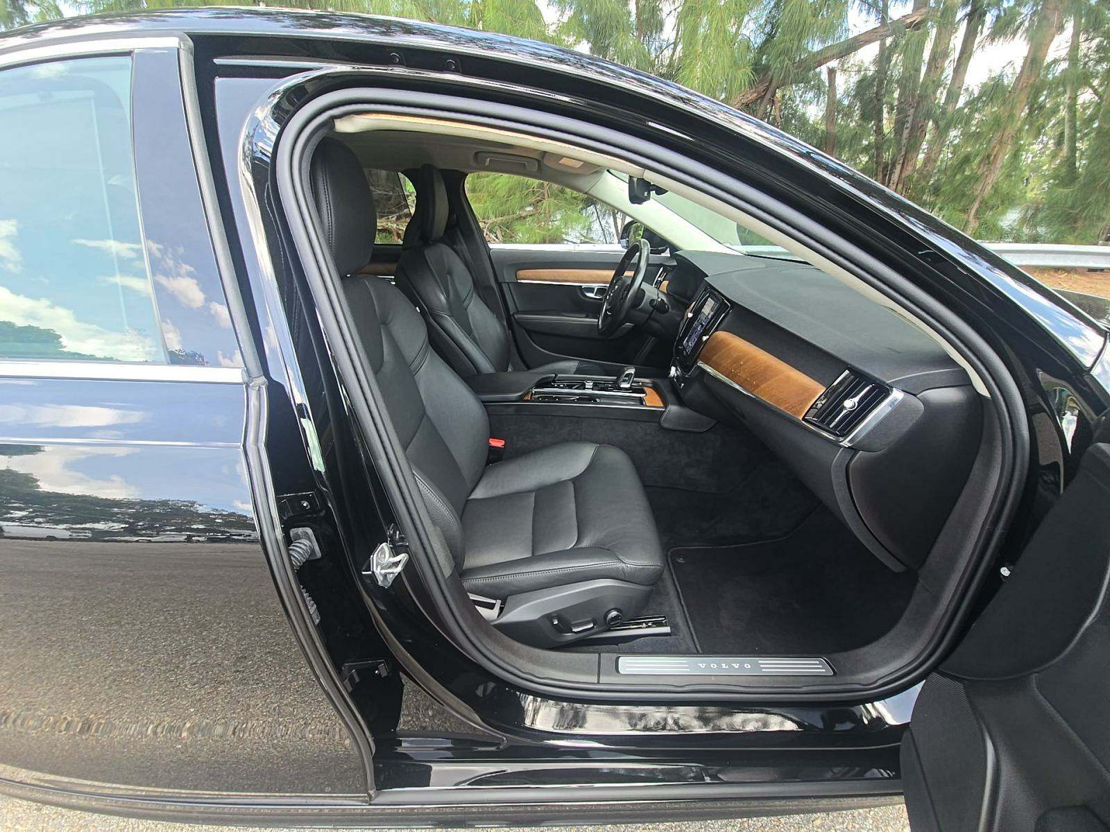 2022 Volvo S90 B6 Momentum AWD