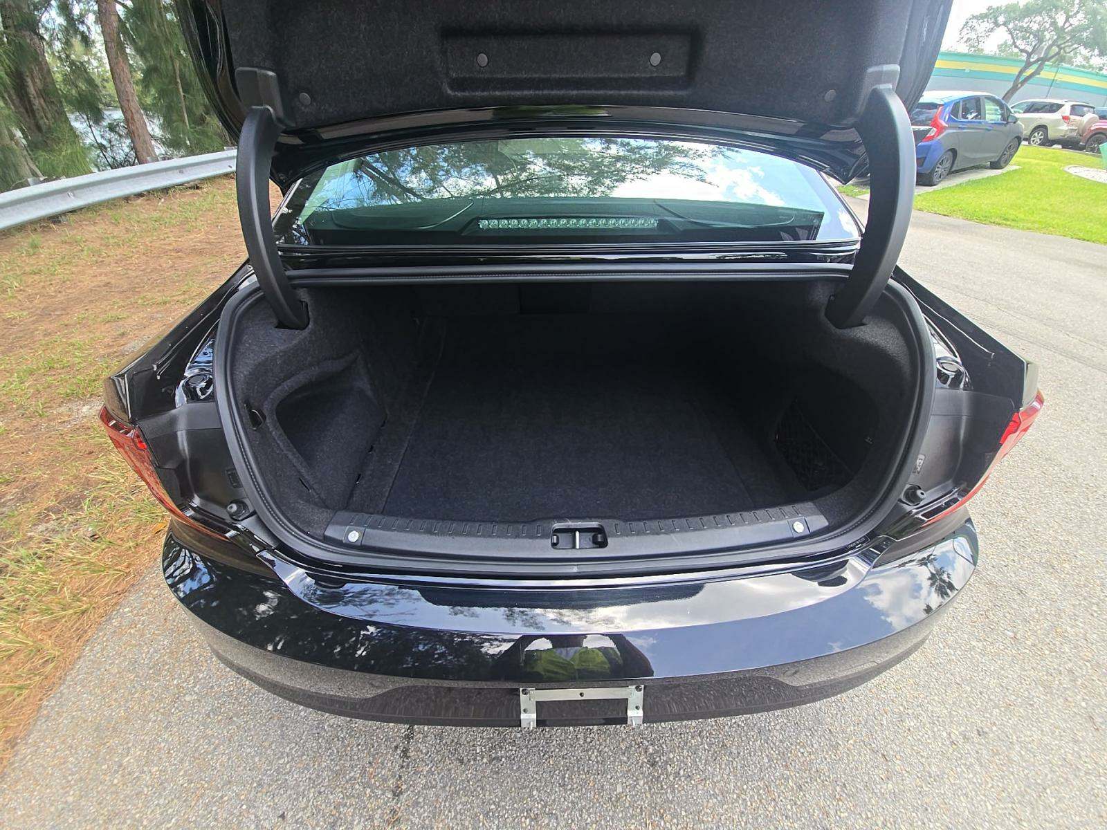 2022 Volvo S90 B6 Momentum AWD