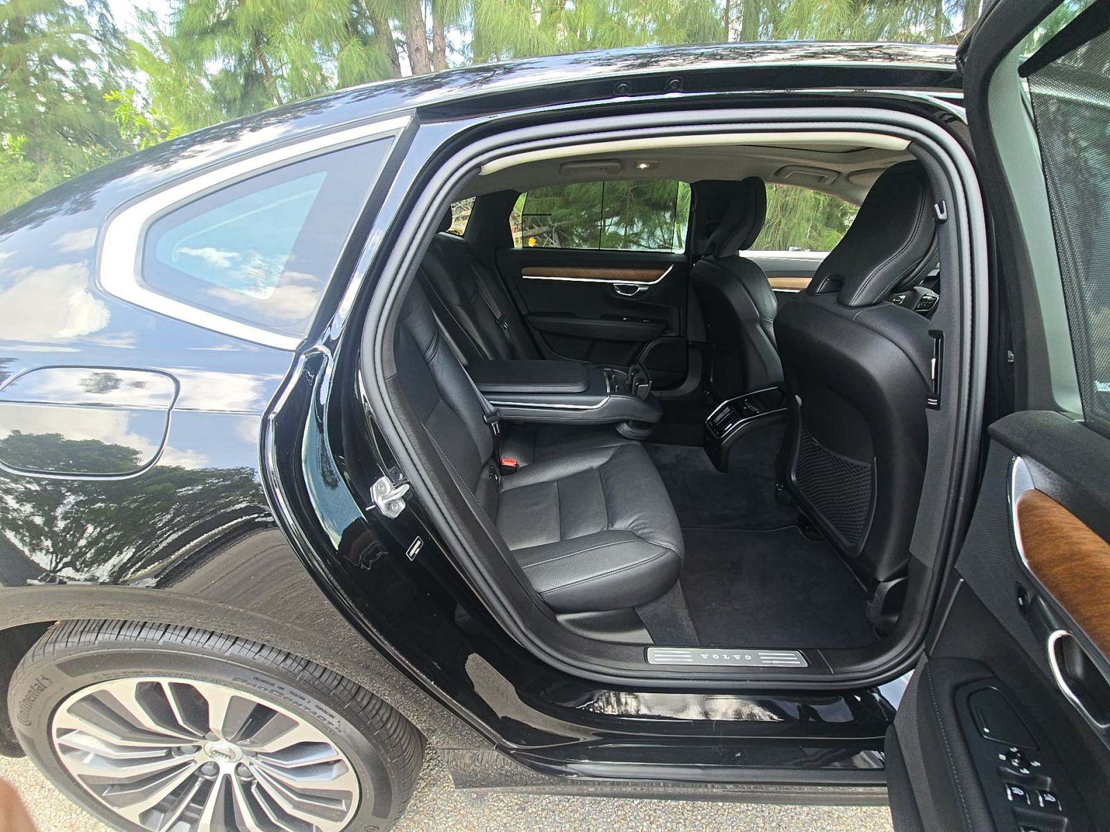 2022 Volvo S90 B6 Momentum AWD