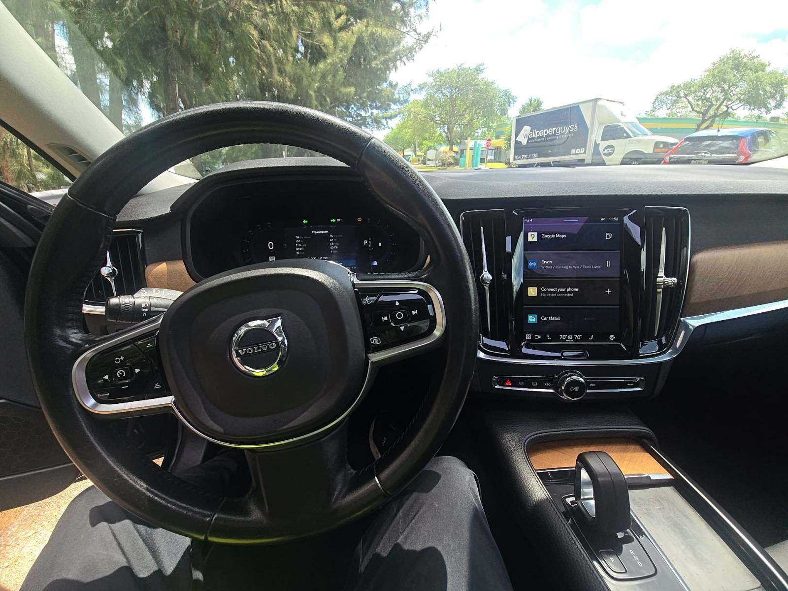 2022 Volvo S90 B6 Momentum AWD