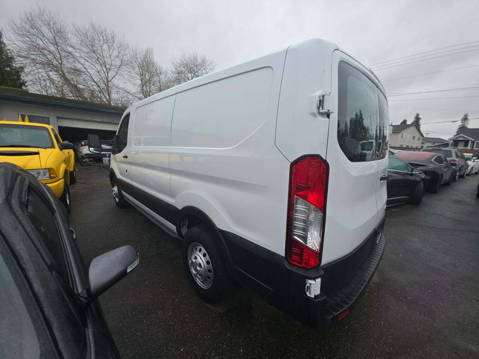 FORD TRANSIT 250 - 2