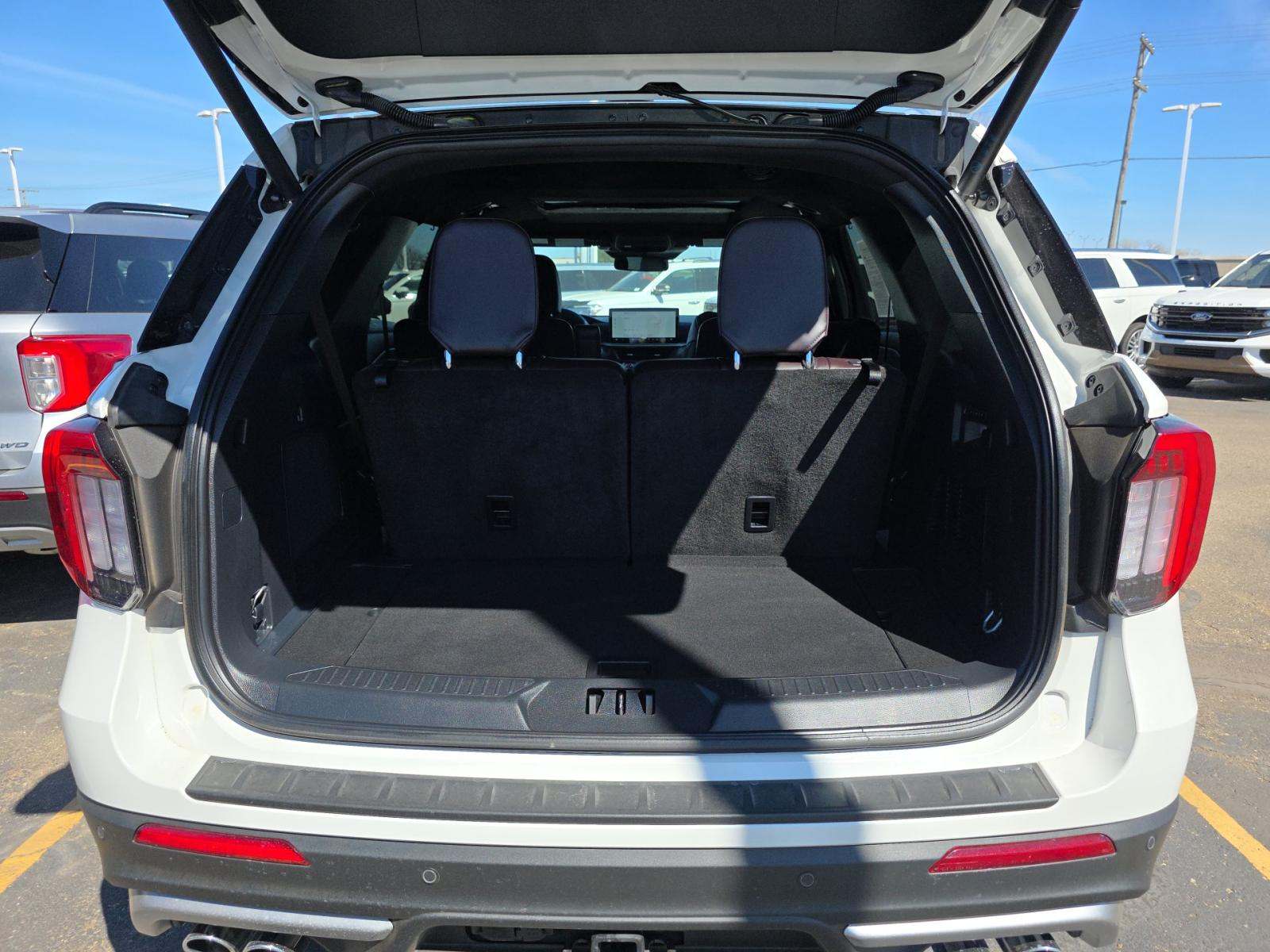 2025 Ford Explorer Platinum AWD