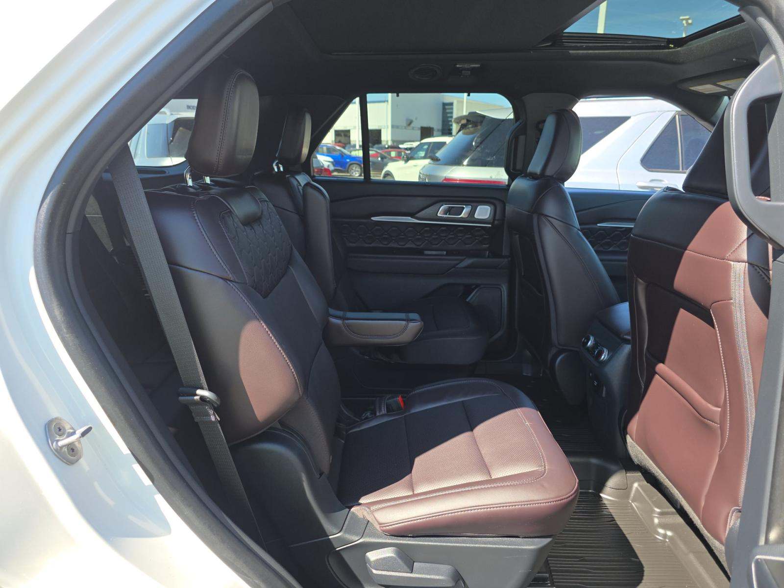 2025 Ford Explorer Platinum AWD