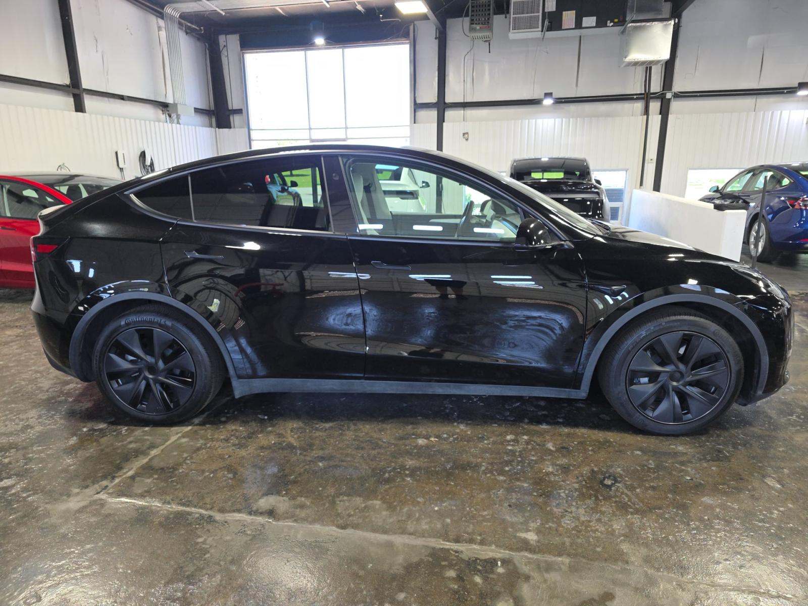 TESLA MODEL Y - 4