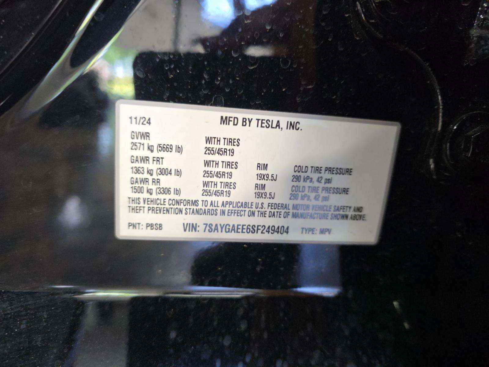 TESLA MODEL Y - 5
