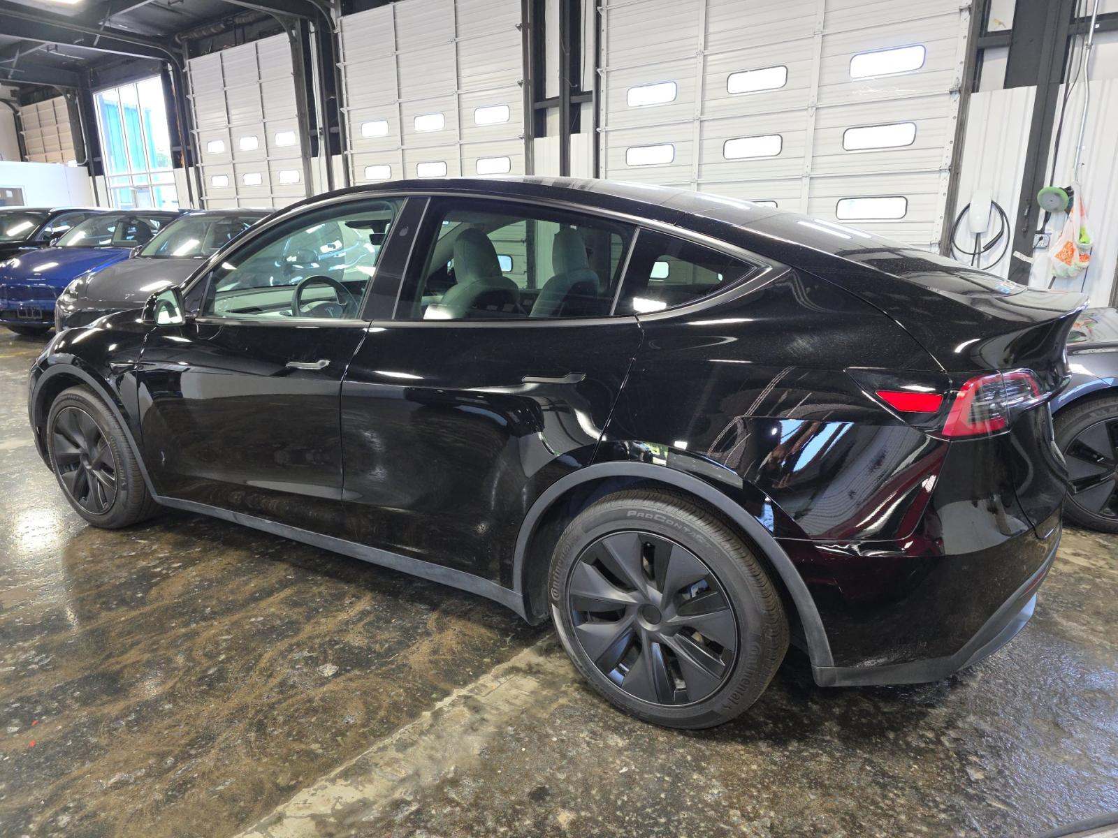 TESLA MODEL Y - 2