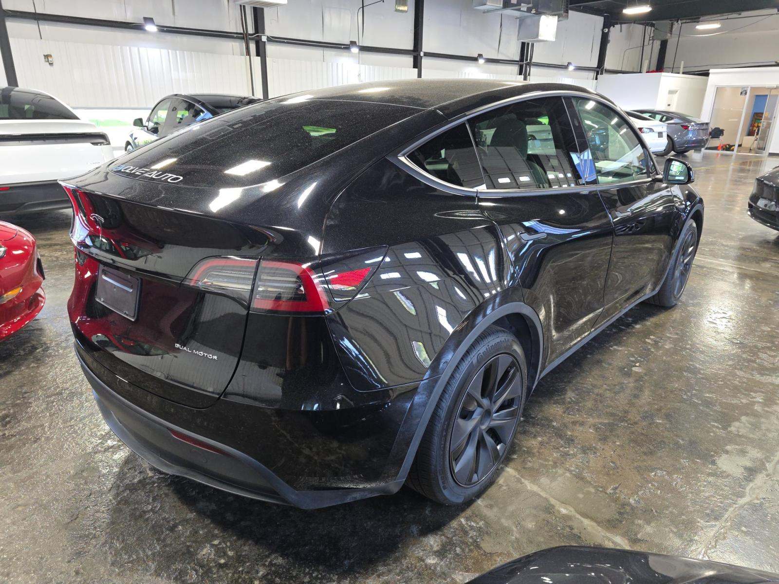 TESLA MODEL Y - 3