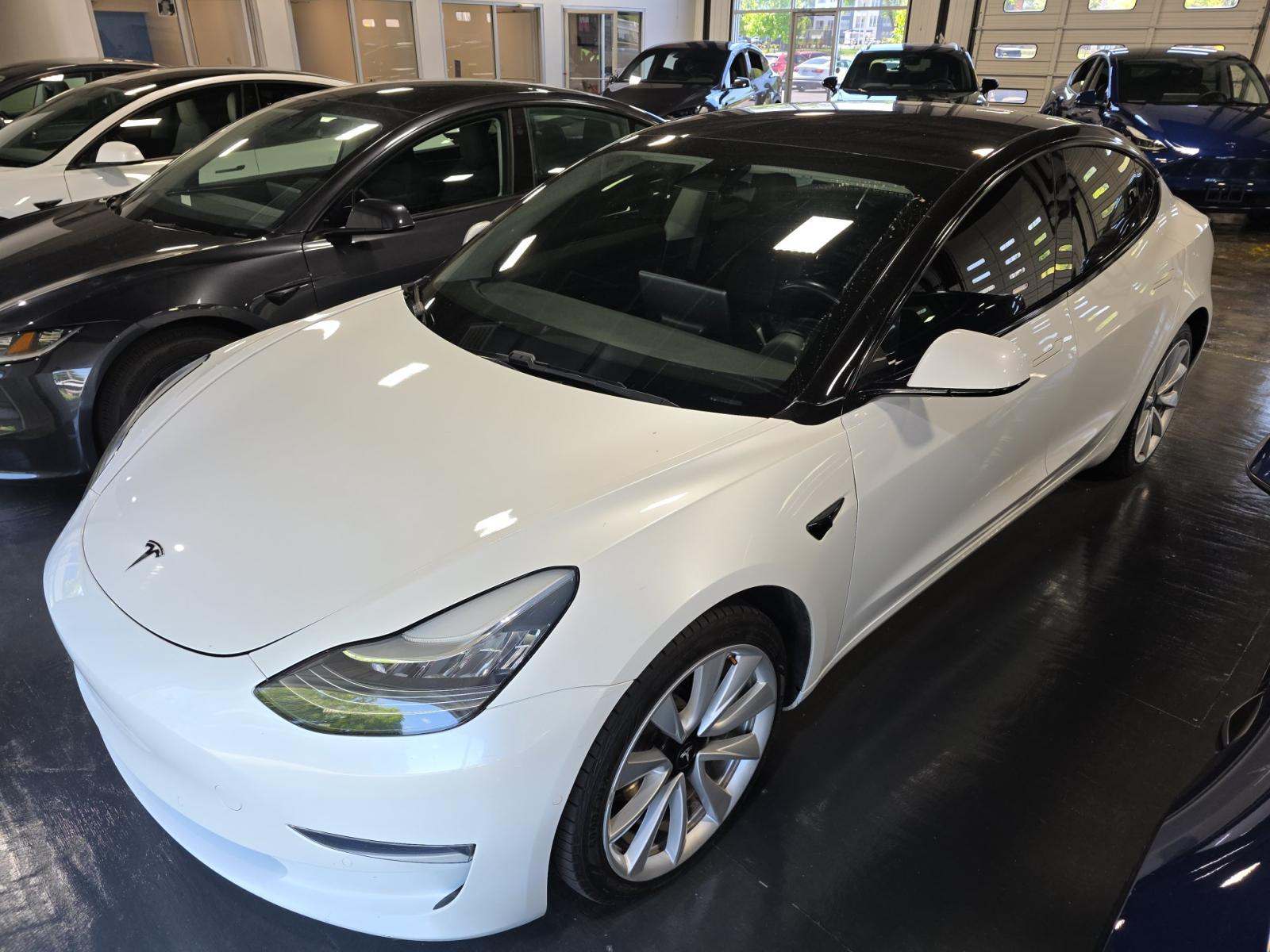 TESLA MODEL 3 - 1