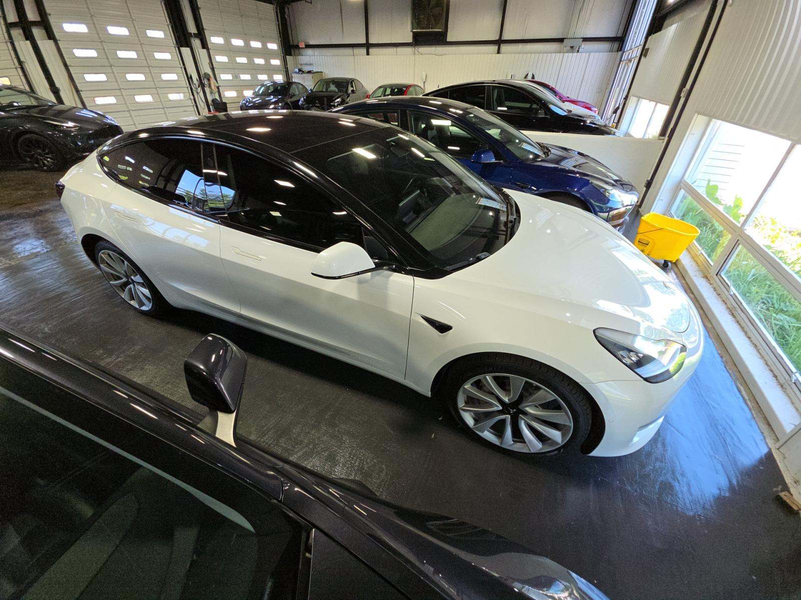 TESLA MODEL 3 - 4