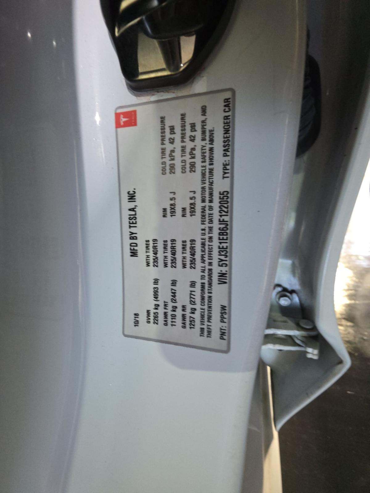 TESLA MODEL 3 - 5