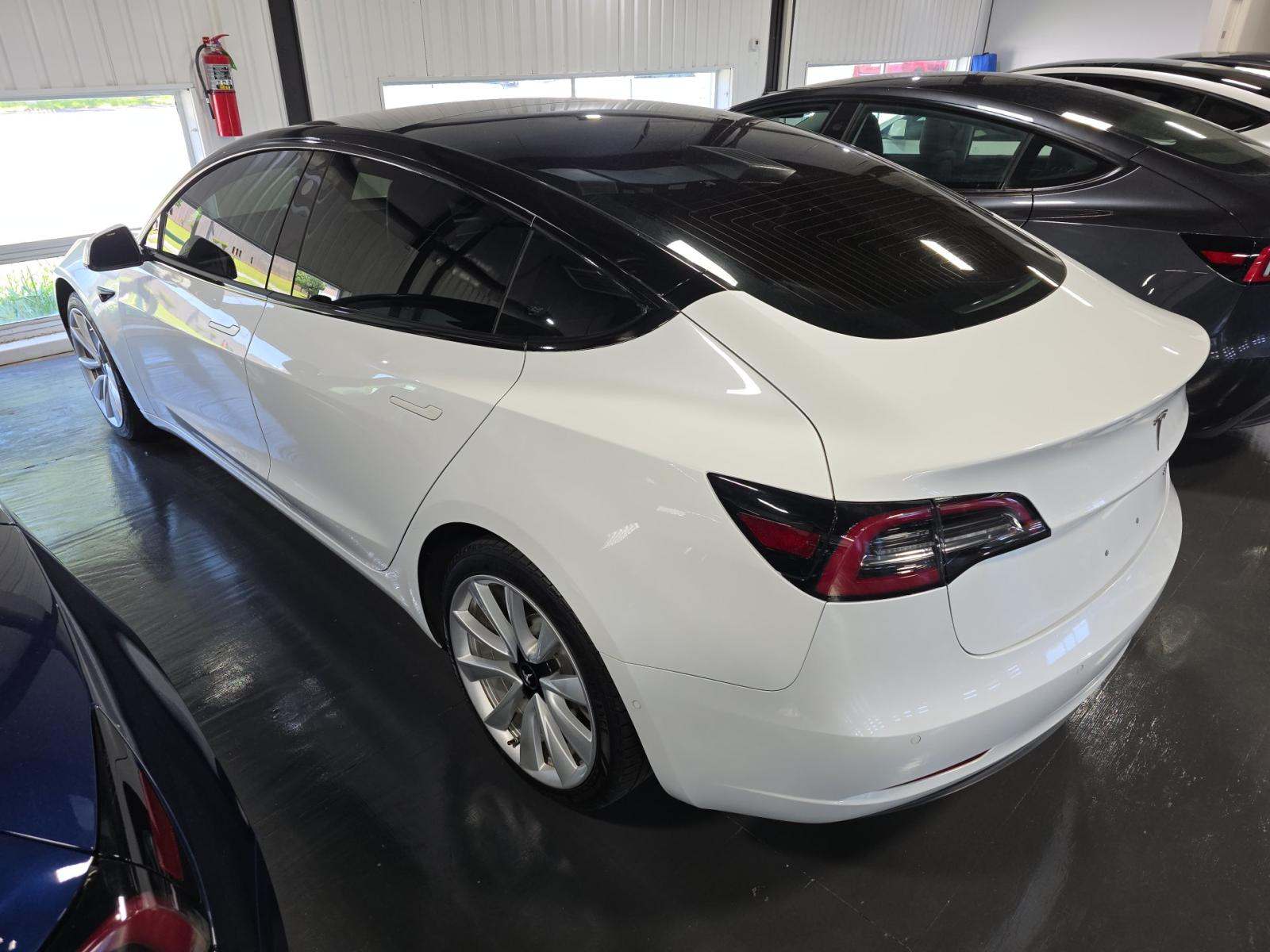 TESLA MODEL 3 - 2