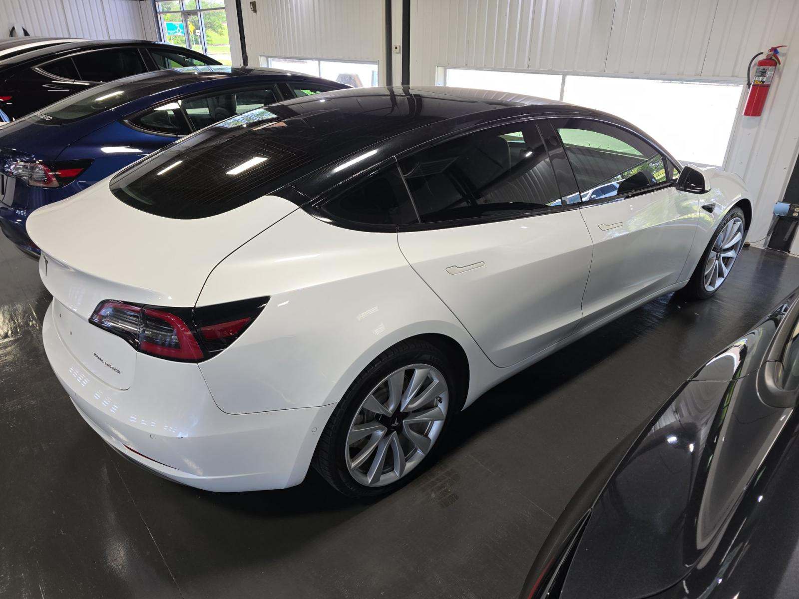 TESLA MODEL 3 - 3