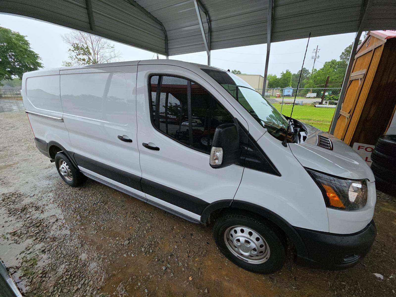 FORD TRANSIT 150 - 4