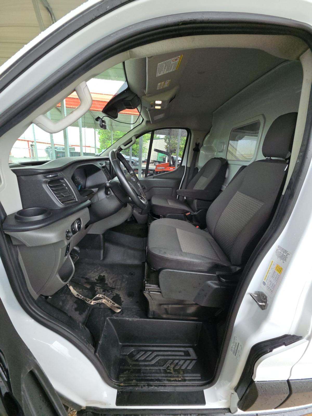 FORD TRANSIT 150 - 6