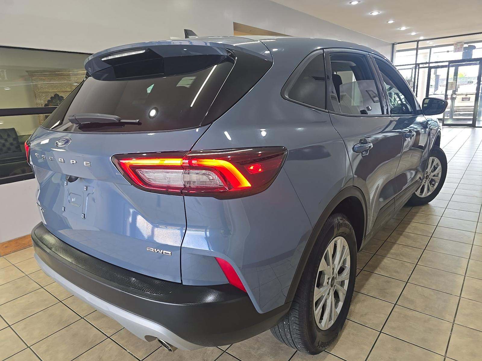 FORD ESCAPE - 3