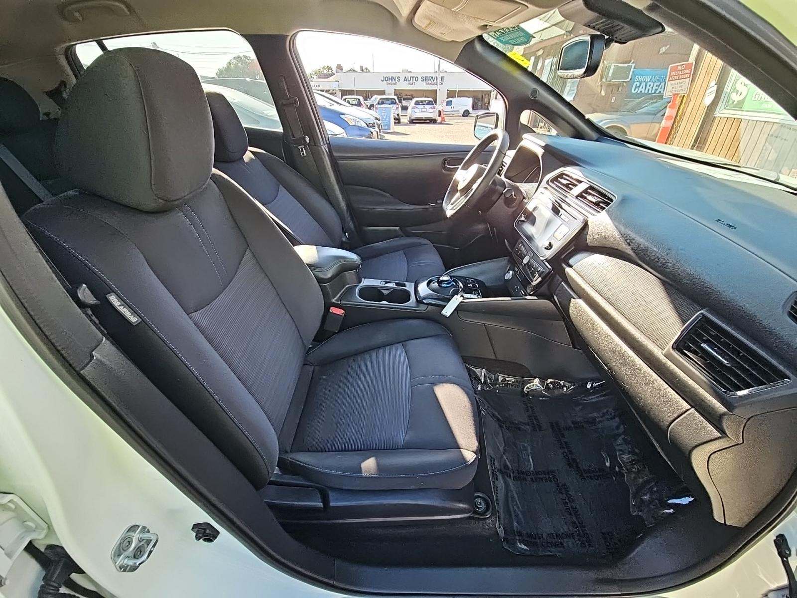 2018 Nissan LEAF SV FWD