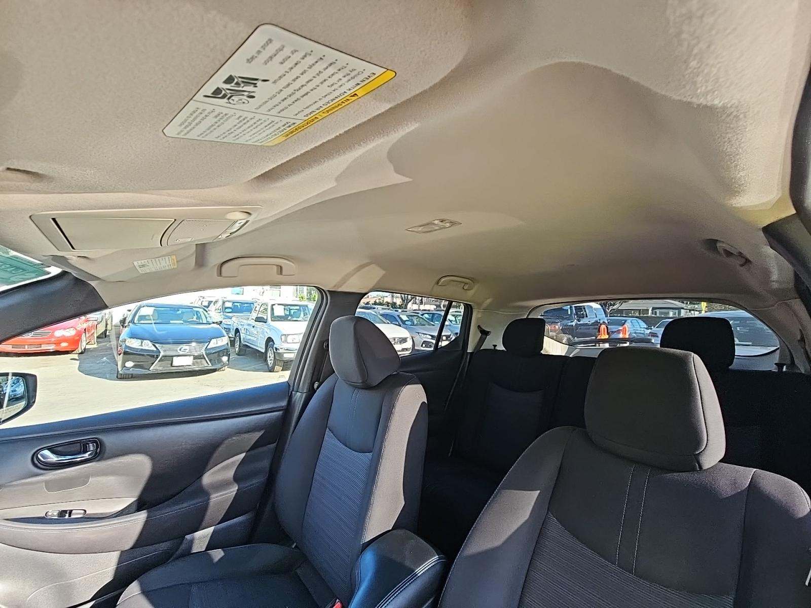 2018 Nissan LEAF SV FWD