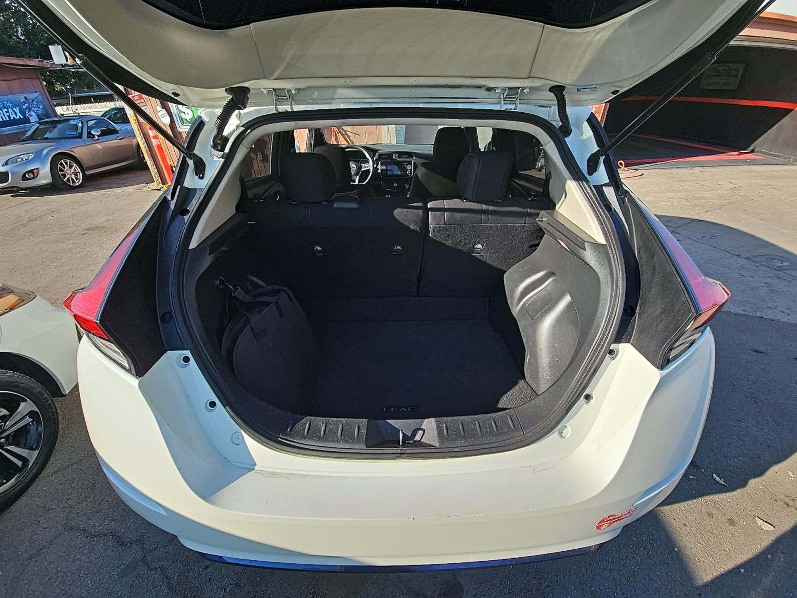 2018 Nissan LEAF SV FWD