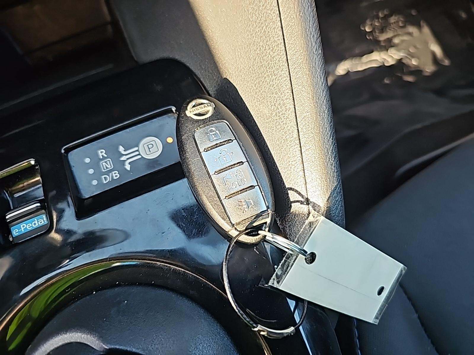 2018 Nissan LEAF SV FWD