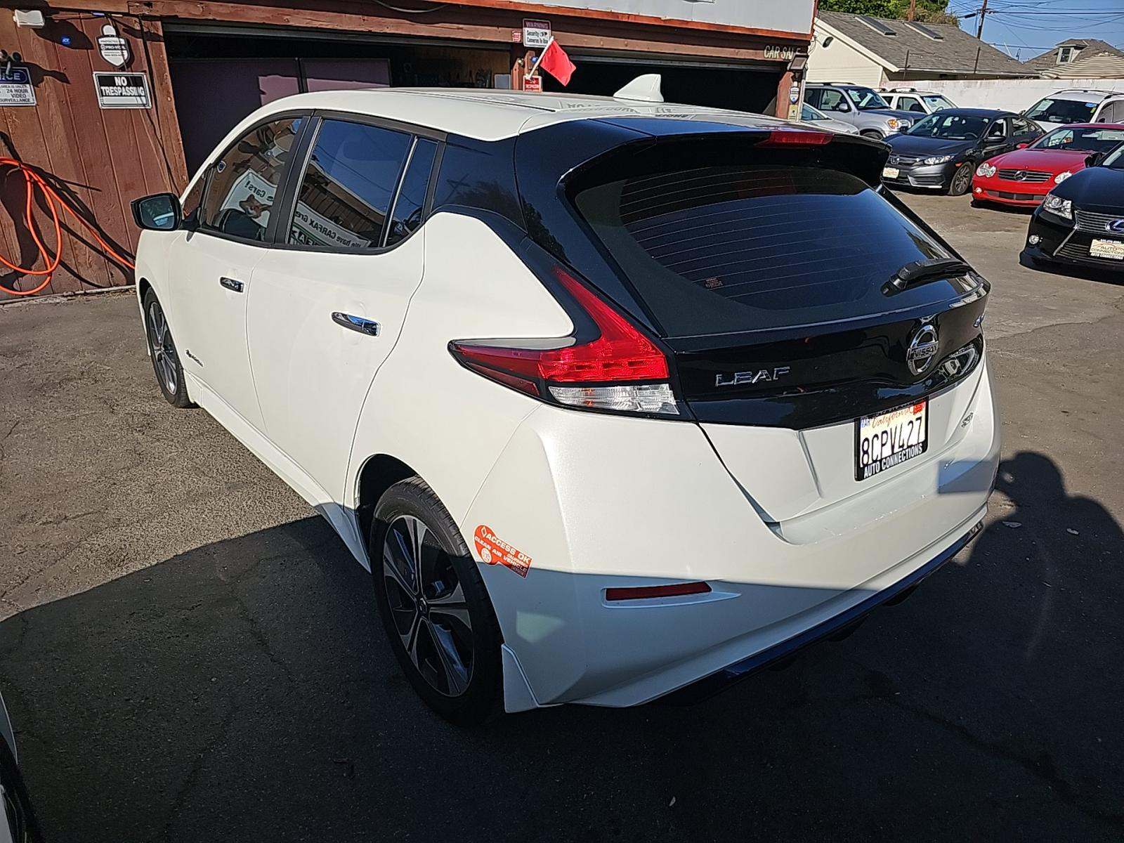 2018 Nissan LEAF SV FWD