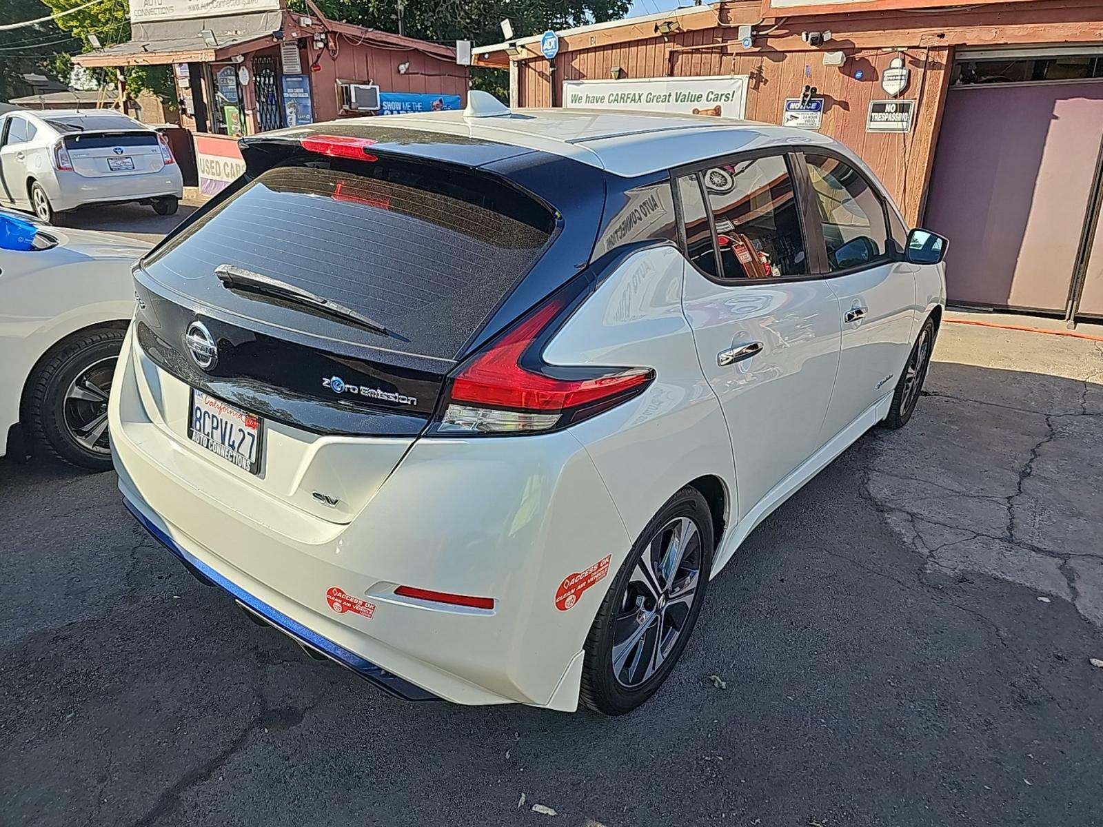2018 Nissan LEAF SV FWD