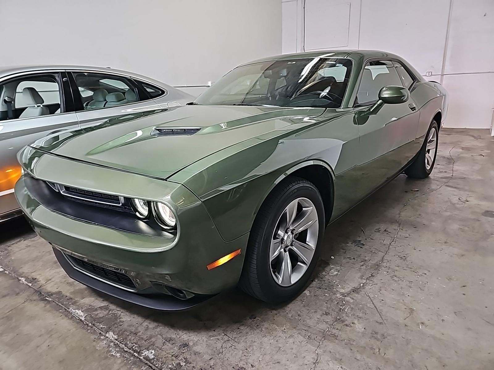 2022 Dodge Challenger SXT RWD